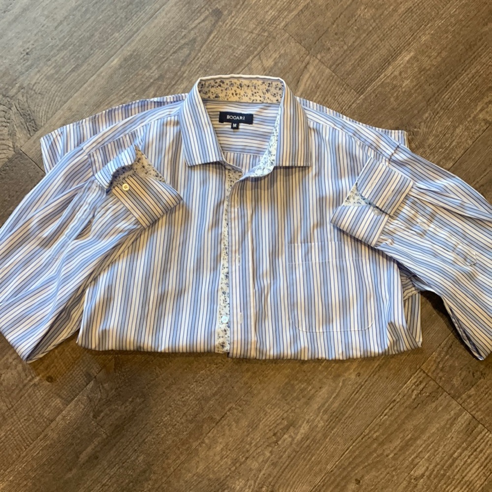 Women’s button up shirt size M